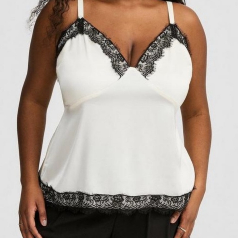 NWT Torrid Cream Camisole with Black Lace Trim